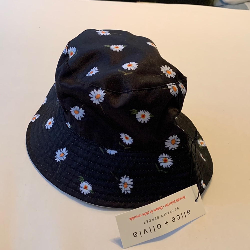 Reversible bucket hat. BRAND NEW